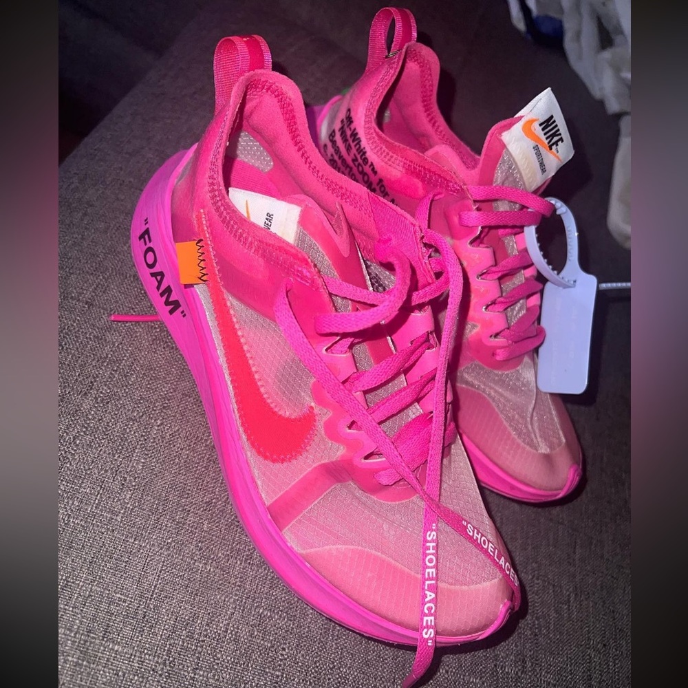 Off-White x Zoom Fly SP 'Tulip Pink'
great condition-4.5
Originally $375